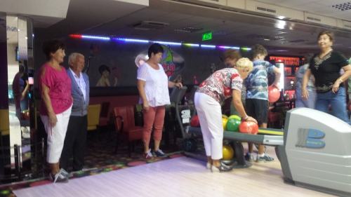 201709221346540.seniory-na-bowlingu